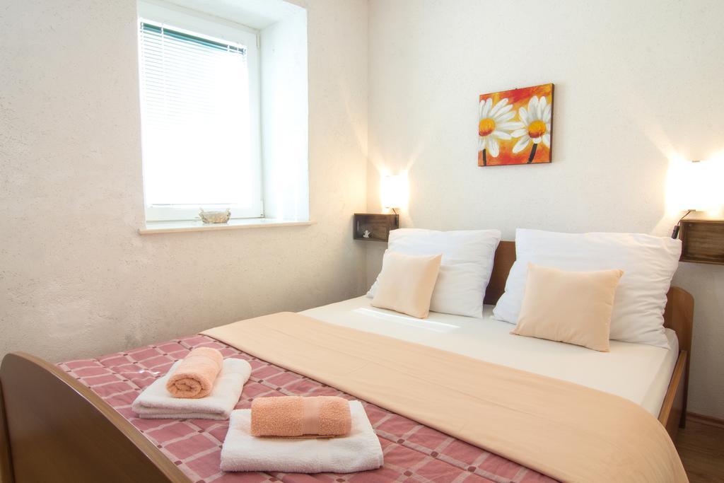 Split Inn Apartments Room photo